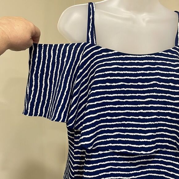 NWOT Signature by Robbie Bee Navy White Cold Shoulder Dress.  Size 6 S small - Picture 4 of 10